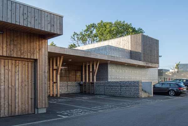 Una architecture audacieuse de bois et de métal : dur dehors, doux dedans 